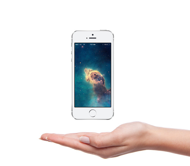 iphone-mockup-psd-with-hand